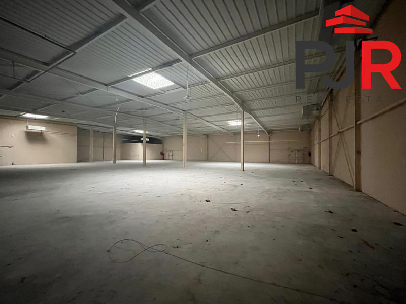 Local d'activités - 1 194 m²