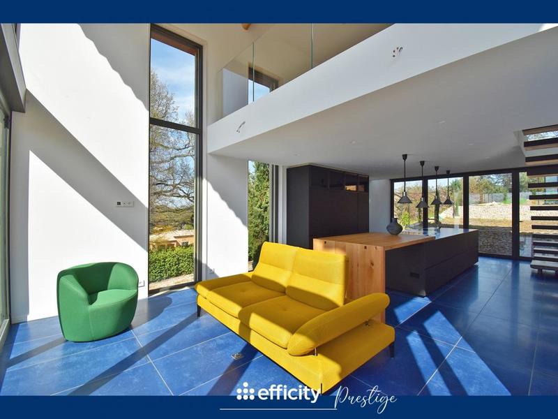 Propriété - 986 m² - 15 pièces