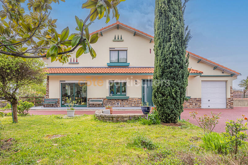 Maison - 162 m² - 8 pièces