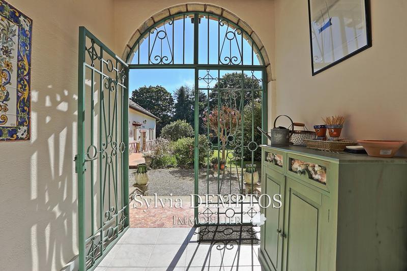 Maison - 273 m² - 12 pièces