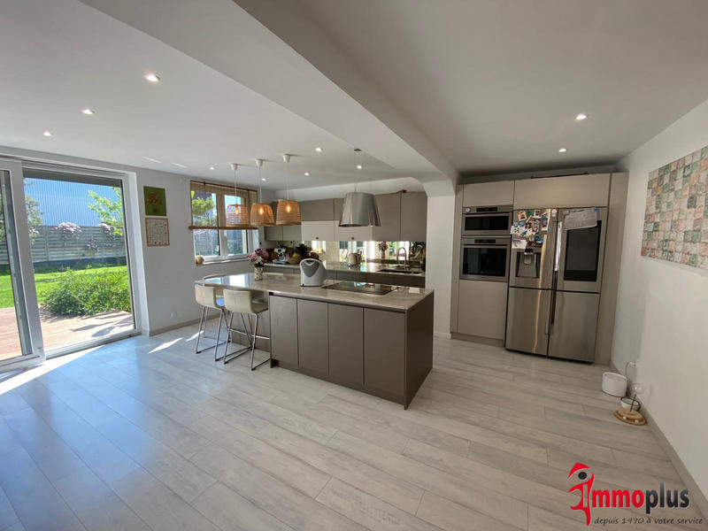 Maison - 200 m² - 8 pièces