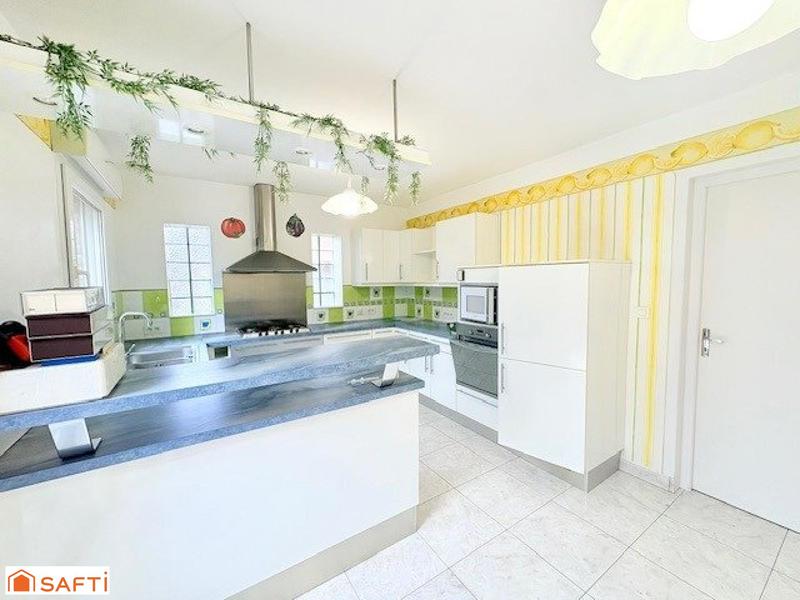 Maison - 201 m² - 9 pièces