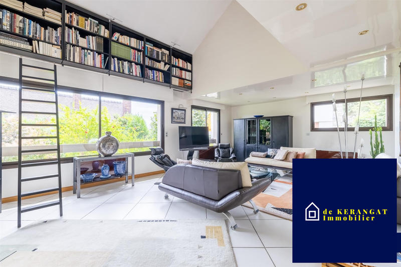 Maison - 239 m² - 10 pièces