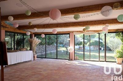 Maison - 248 m² - 8 pièces