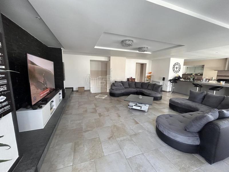 Maison - 191 m² - 5 pièces