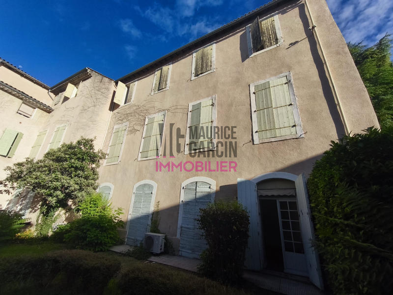 Appartement - 210 m² - 8 pièces