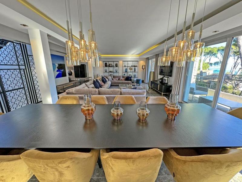 Maison - 220 m² - 6 pièces