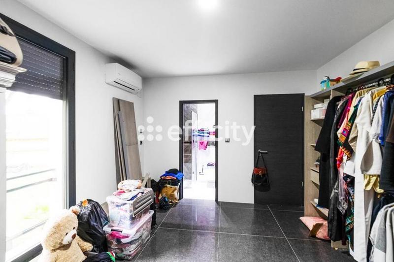 Maison - 300 m² - 5 pièces