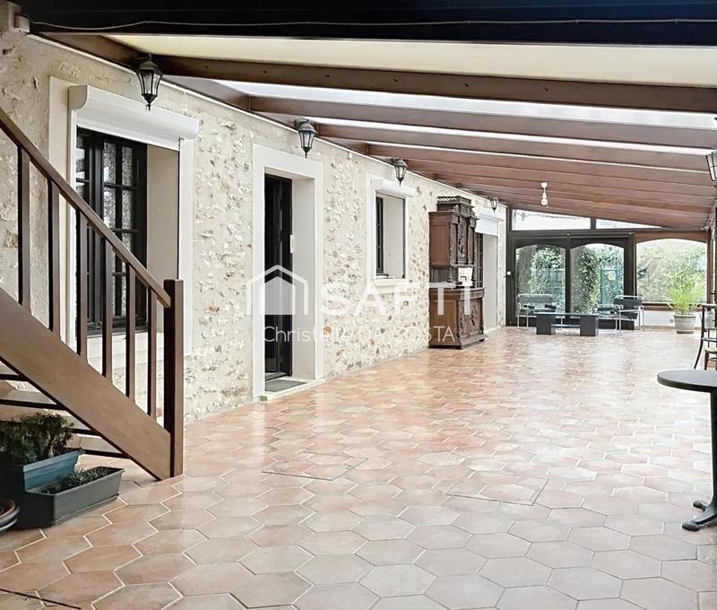 Maison - 275 m² - 7 pièces