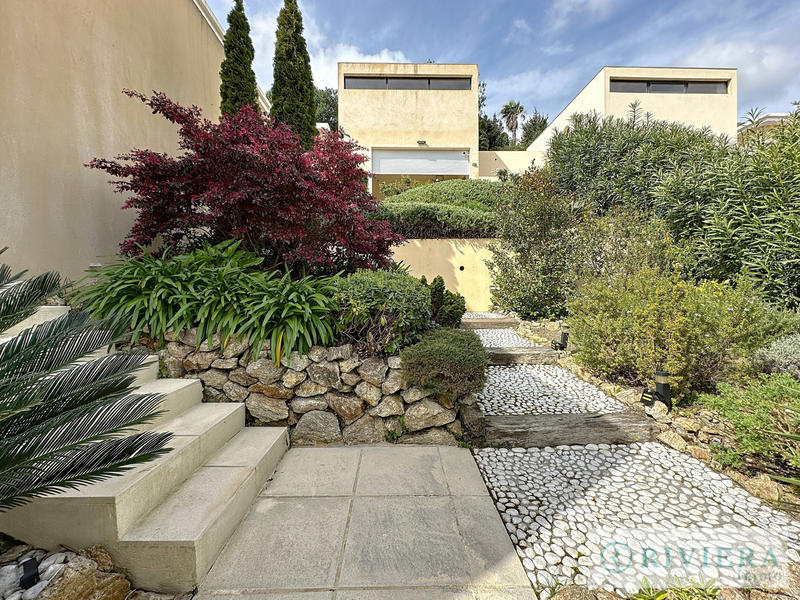 Maison - 203 m² - 5 pièces