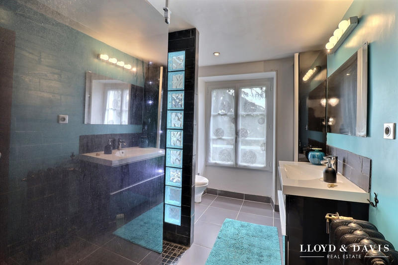 Maison - 455 m² - 13 pièces