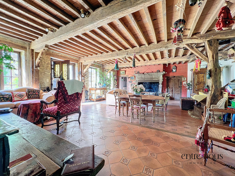 Maison - 220 m² - 6 pièces