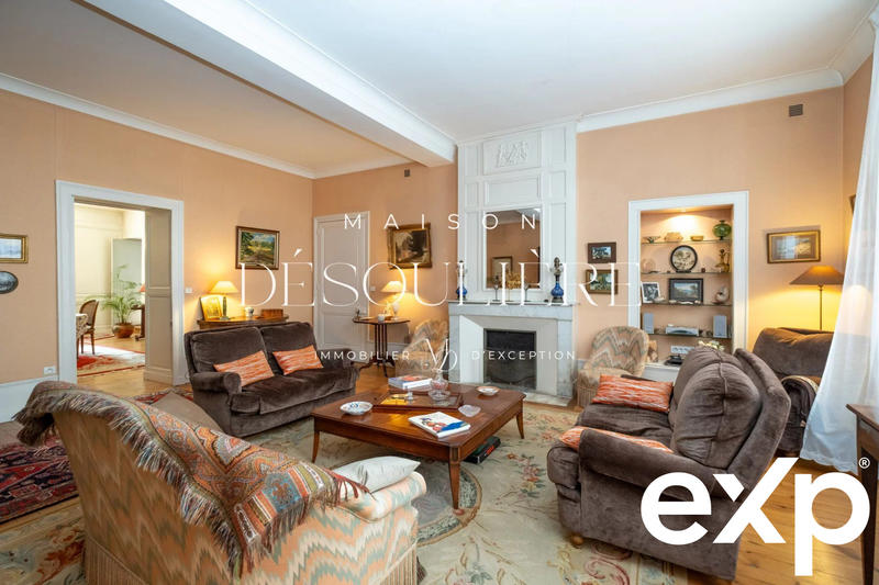 Maison - 300 m² - 7 pièces