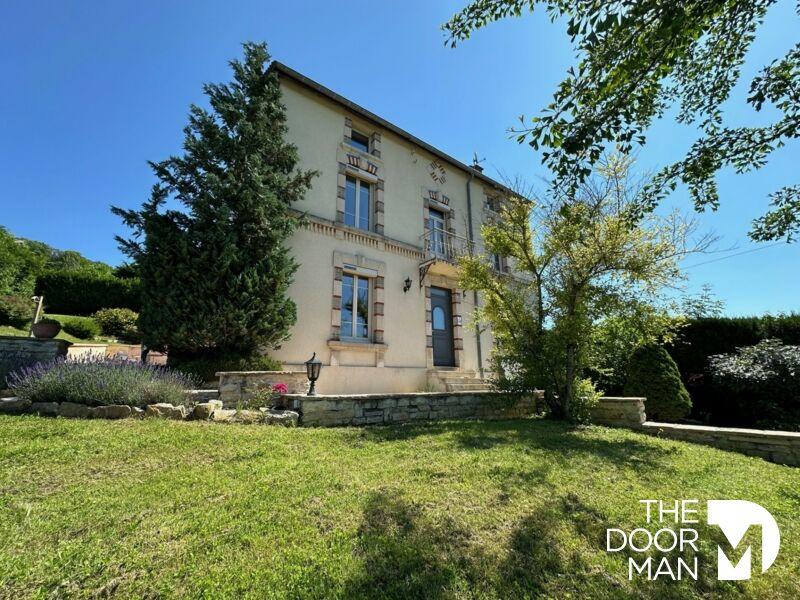 Maison - 200 m² - 7 pièces