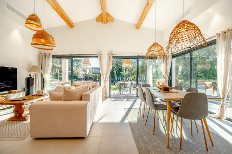 Villa - 265 m² - 6 pièces