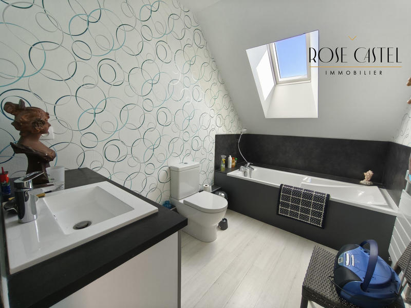 Maison - 158 m² - 8 pièces