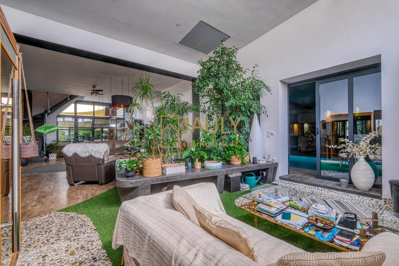 Maison contemporaine - 328 m² - 8 pièces