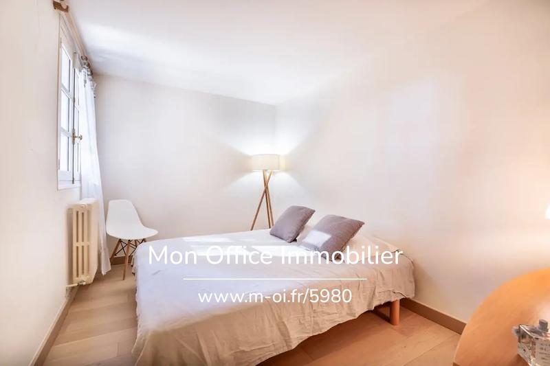 Propriété - 250 m² - 7 pièces