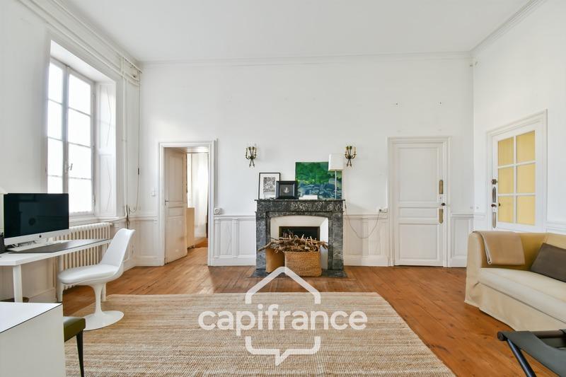 Maison - 325 m² - 12 pièces