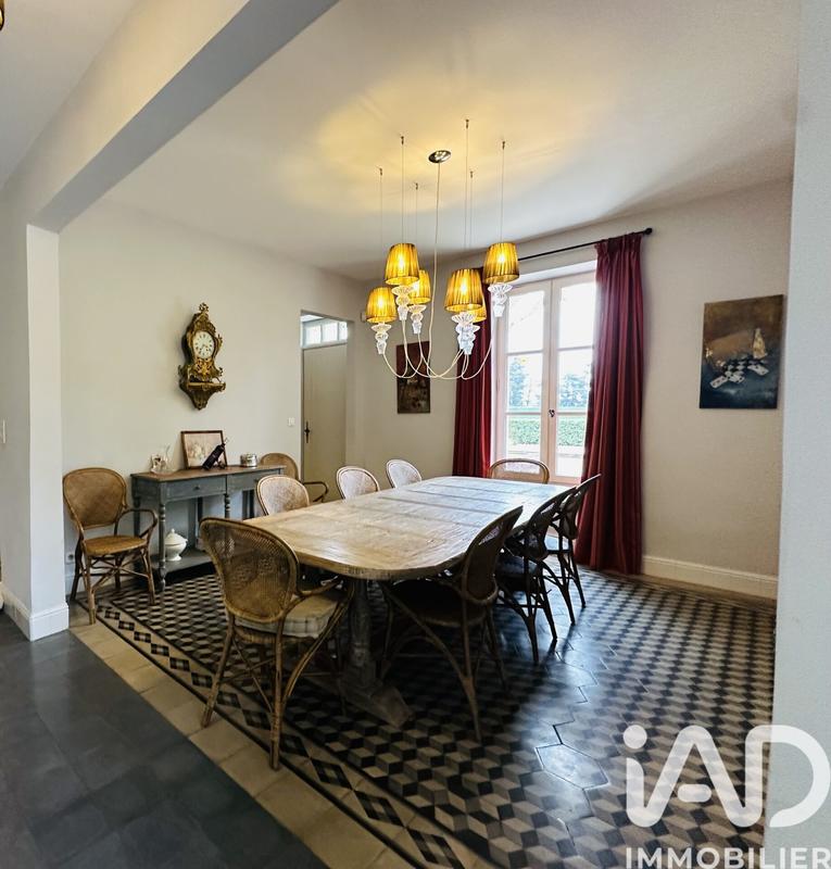 Maison - 332 m² - 8 pièces