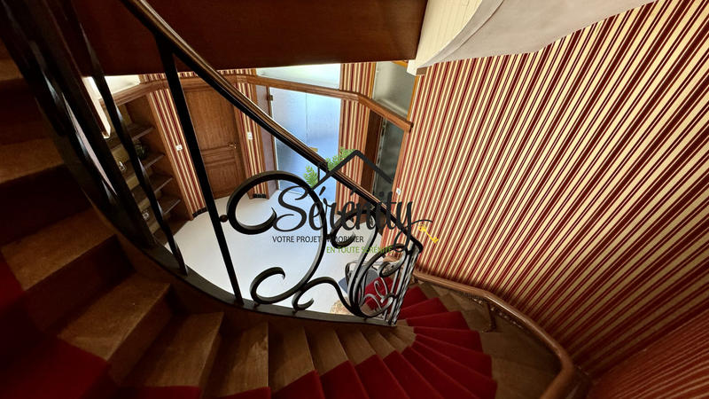 Maison - 225 m² - 7 pièces