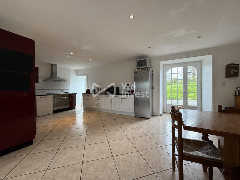 Maison - 270 m² - 9 pièces