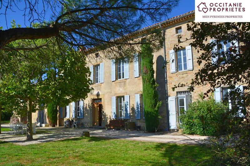 Maison de maîtres - 495 m² - 9 pièces