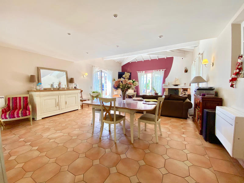 Maison - 287 m² - 9 pièces