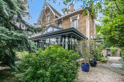 Maison - 272 m² - 11 pièces