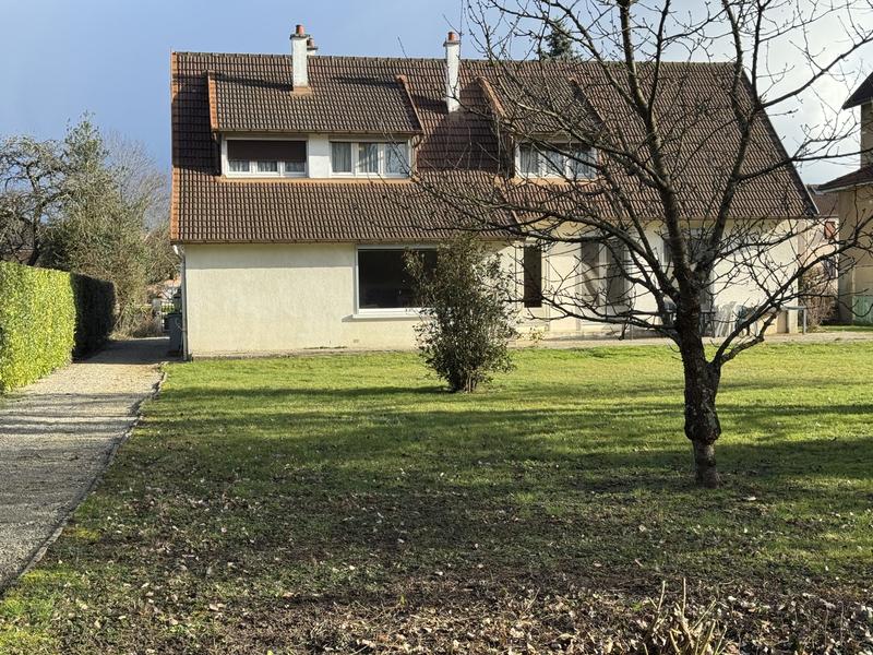 Maison traditionnelle - 168 m² - 7 pièces