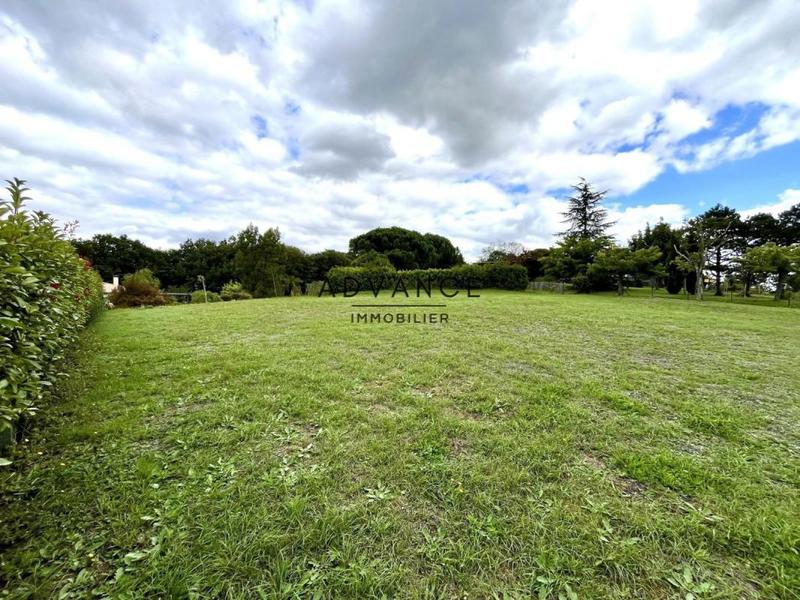 Terrain constructible - 1 200 m²