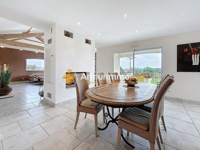 Maison - 233 m² - 6 pièces