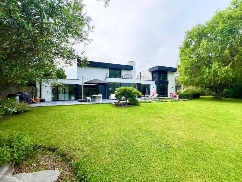 Maison - 255 m² - 9 pièces