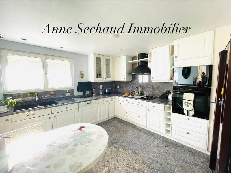 Maison - 203 m² - 5 pièces