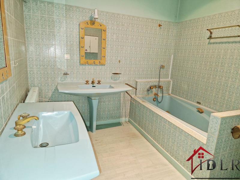 Demeure - 402 m² - 14 pièces