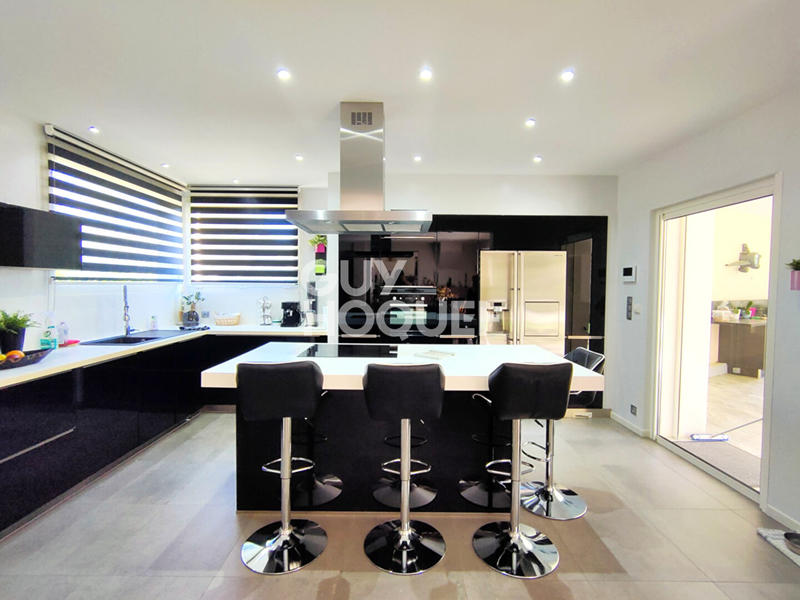 Villa - 300 m² - 7 pièces