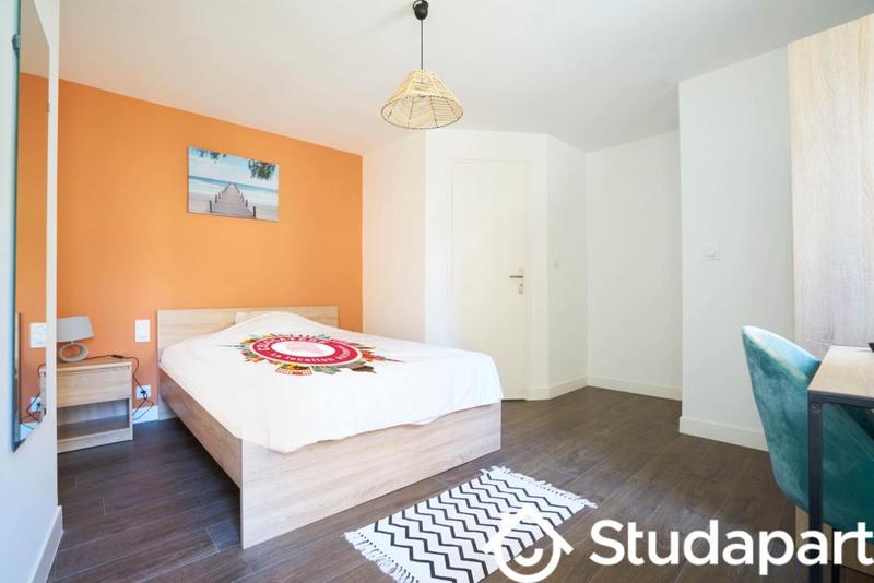 Chambre - 13 m² - 1 pièce