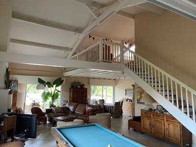 Maison - 325 m² - 9 pièces