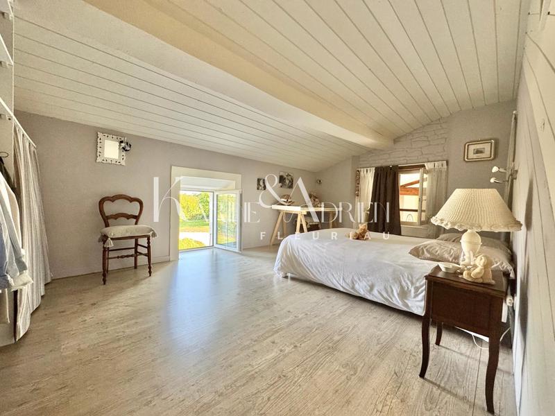 Maison - 216 m² - 7 pièces