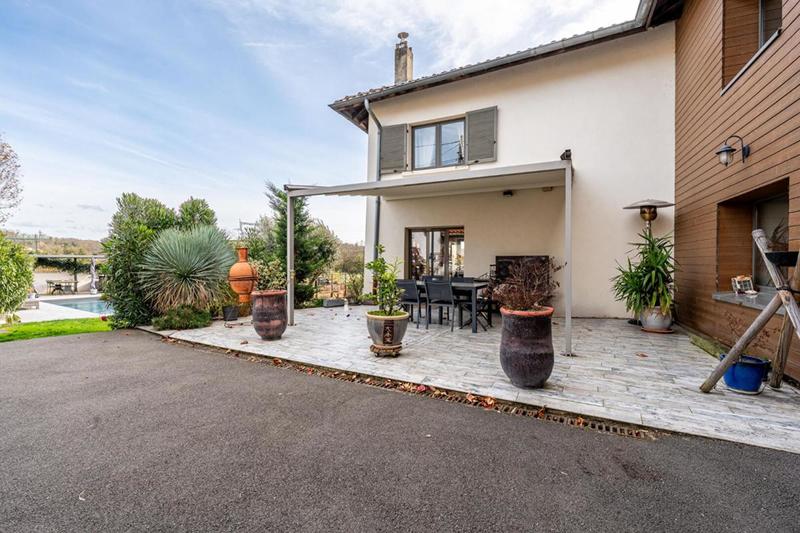 Maison - 200 m² - 7 pièces