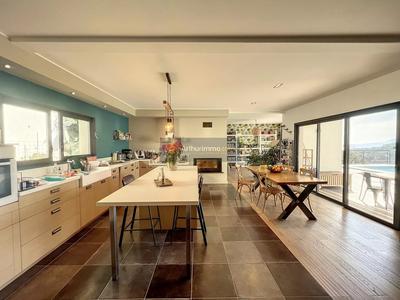 Maison - 195 m² - 5 pièces