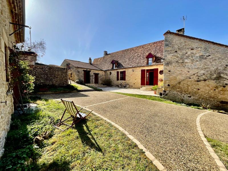 Maison - 300 m² - 12 pièces