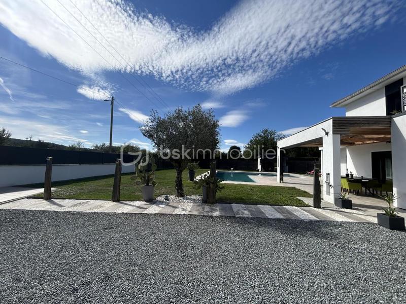 Maison - 217 m² - 8 pièces