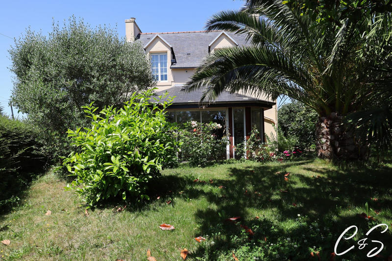 Maison - 219 m² - 8 pièces