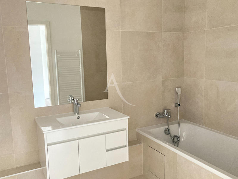 Appartement - 96 m² - 5 pièces