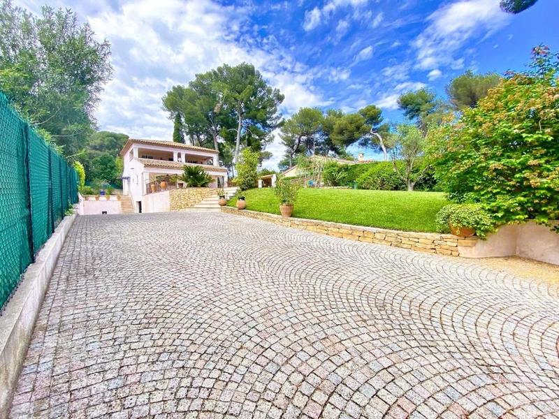 Villa - 140 m² - 5 pièces