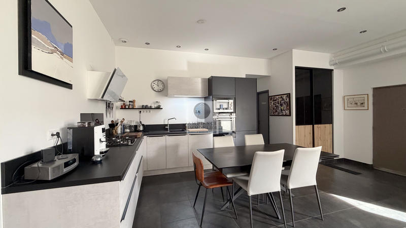 Appartement - 99 m² - 5 pièces