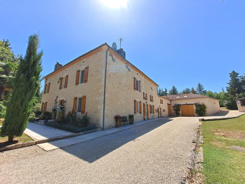 Maison - 432 m² - 10 pièces