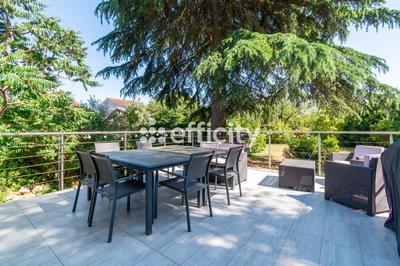 Maison - 182 m² - 8 pièces