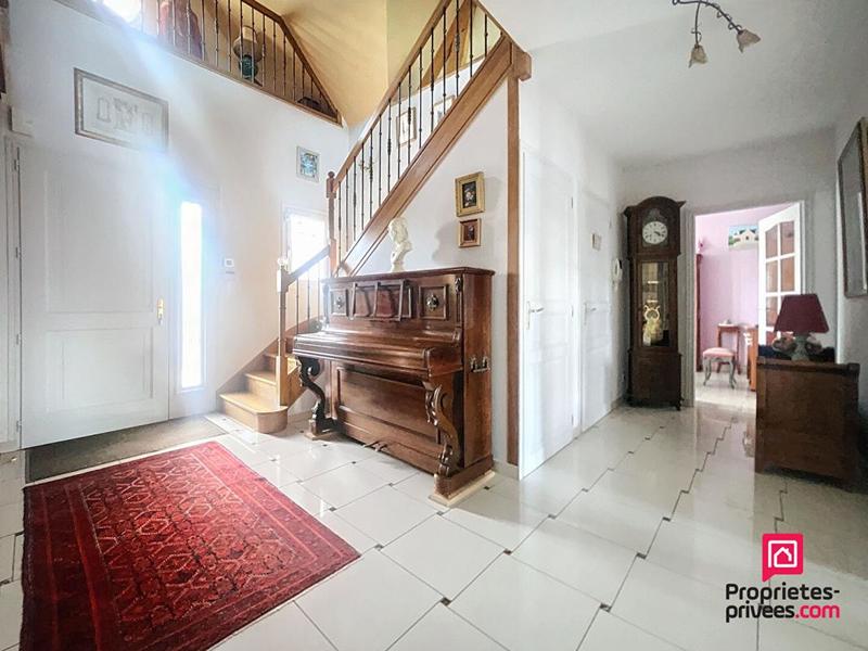 Maison - 230 m² - 7 pièces